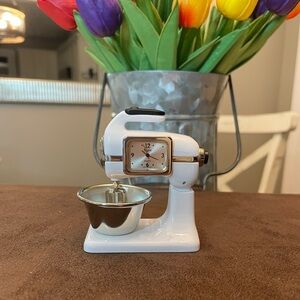 NIB Elgin countertop stand mixer clock
